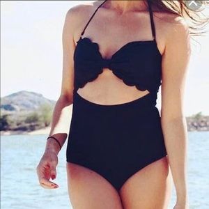 Cupshe Scalloped Open Midriff One Piece